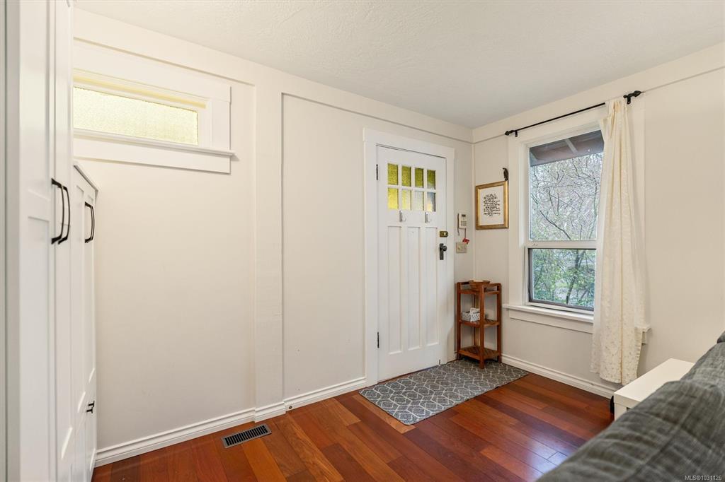 Fifth View of 1603 Myrtle Ave, Victoria, BC, V8R 2Z9