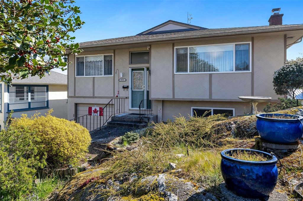 Second View of 2555 Victor St, Victoria, BC, V8R 4E1