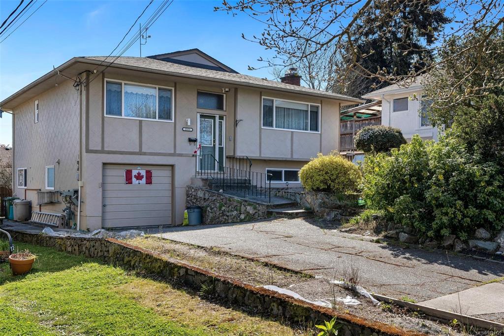 Third View of 2555 Victor St, Victoria, BC, V8R 4E1