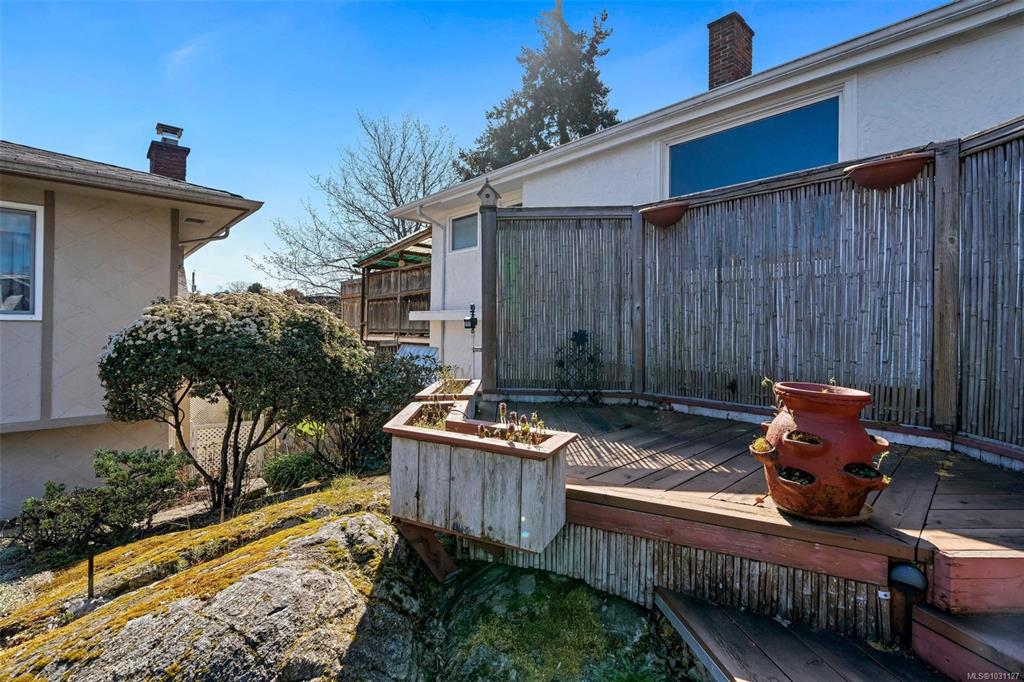 Fourth View of 2555 Victor St, Victoria, BC, V8R 4E1