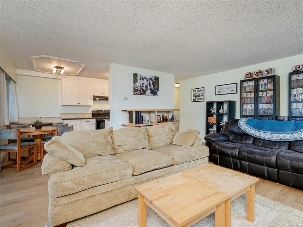 Fifth View of 1680 Poplar Ave, Saanich, BC, V8P 4K7