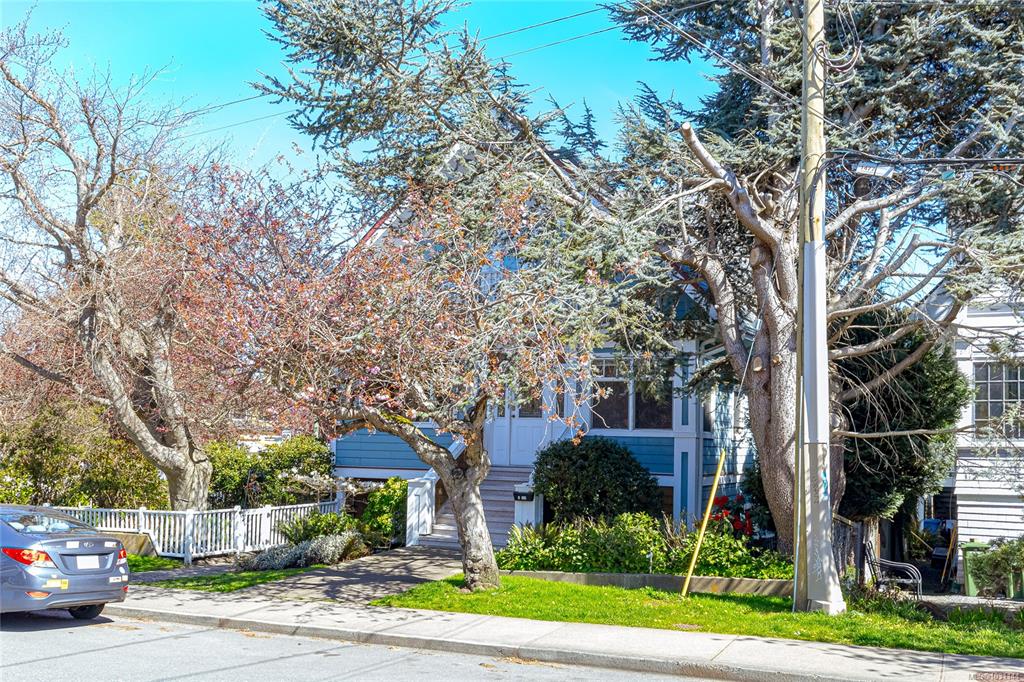 Third View of 225 Vancouver St, Victoria, BC, V8V 3S9