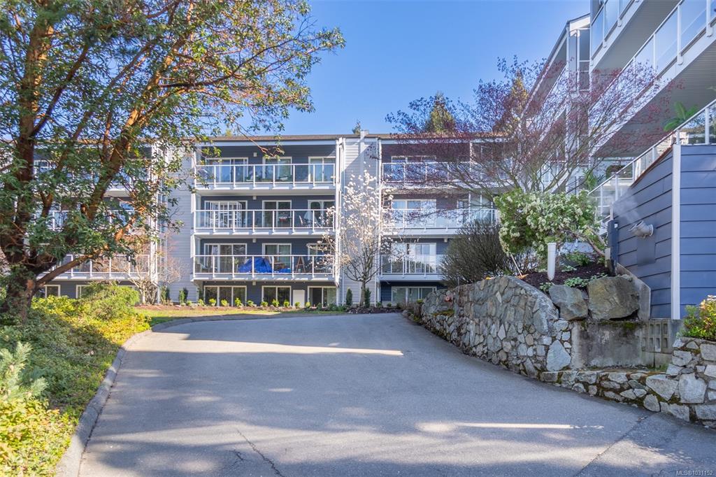 Third View of 3277 Quadra St, Quadra Heights, Saanich, BC, V8X 4W9