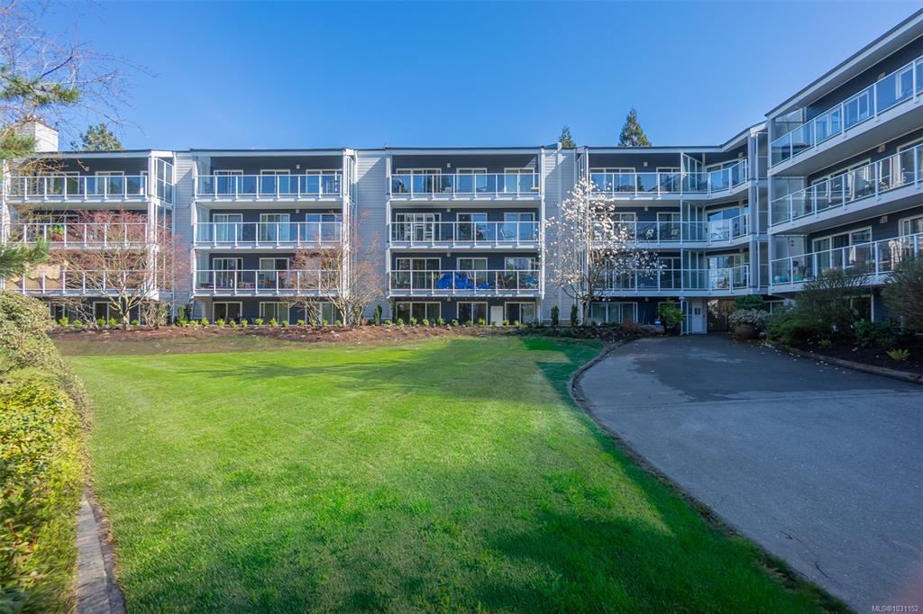 Fourth View of 3277 Quadra St, Quadra Heights, Saanich, BC, V8X 4W9