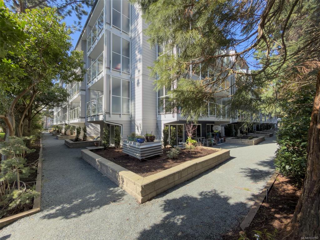 Fifth View of 3277 Quadra St, Quadra Heights, Saanich, BC, V8X 4W9