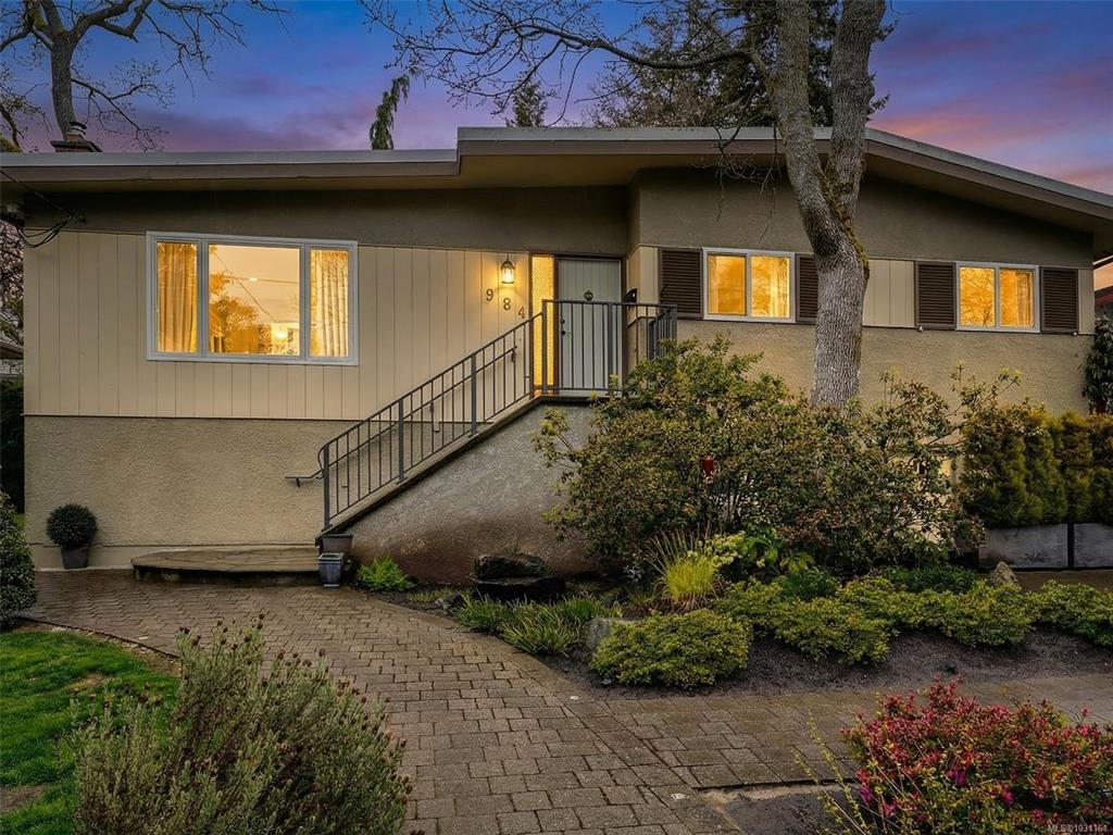 Third View of 984 Brighton Cres, Victoria, BC, V8S 2G5
