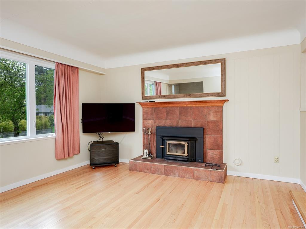 Fourth View of 984 Brighton Cres, Victoria, BC, V8S 2G5