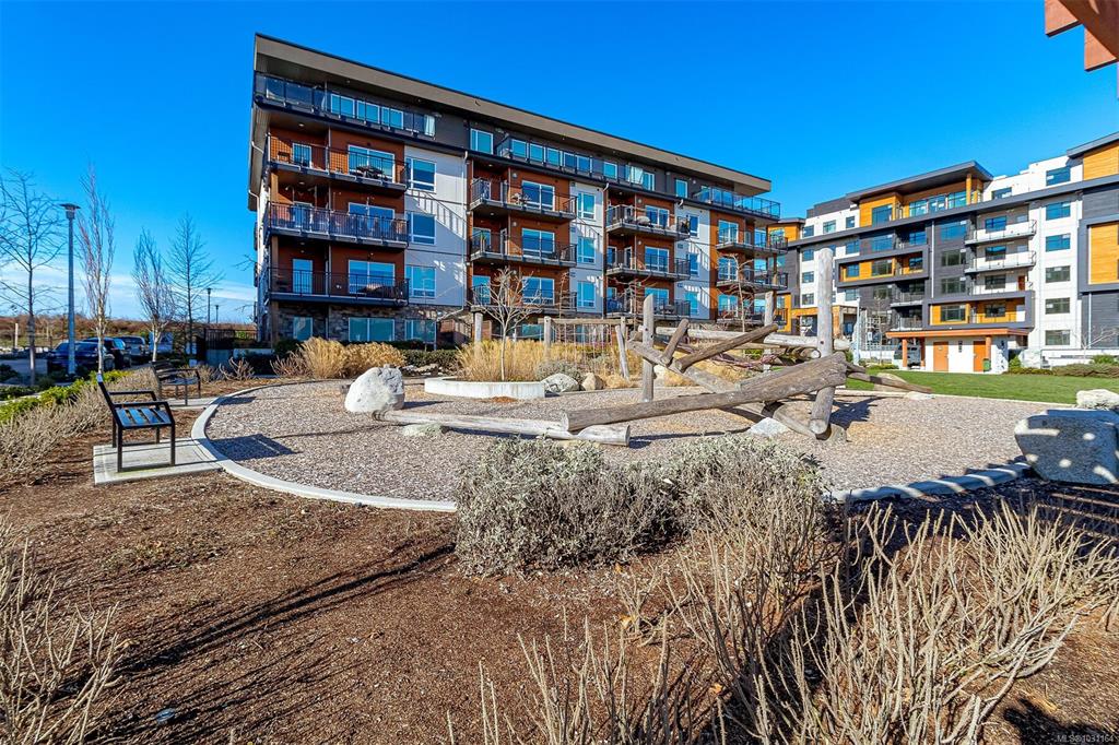 2500 Hackett Cres, 1031164, BC,