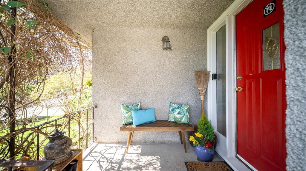 Third View of 1610 Sonria Pl, Saanich, BC, V8P 1P4