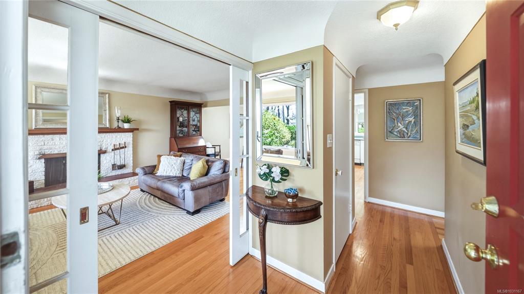 Fourth View of 1610 Sonria Pl, Saanich, BC, V8P 1P4