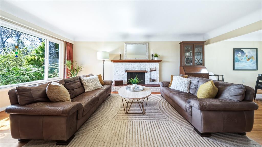 Fifth View of 1610 Sonria Pl, Saanich, BC, V8P 1P4