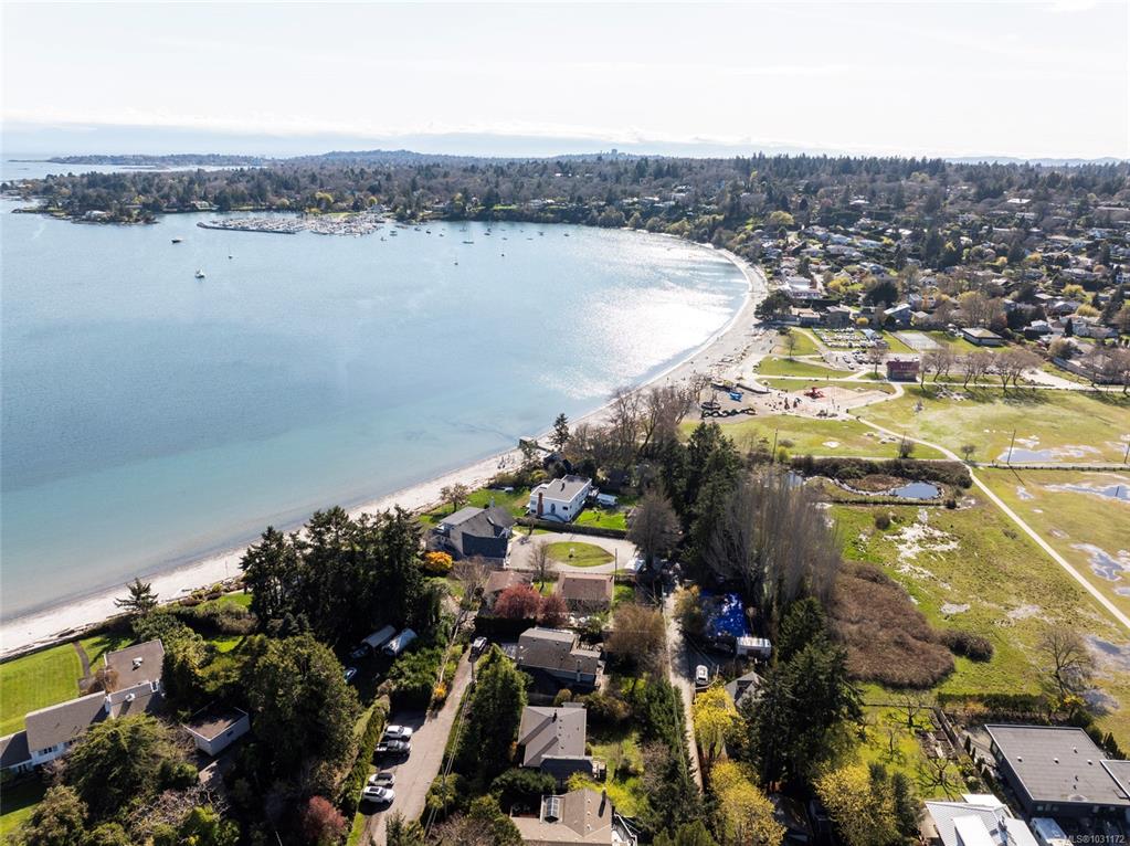 Third View of 3870 Seacroft Pl, Saanich, BC, V8N 4H1