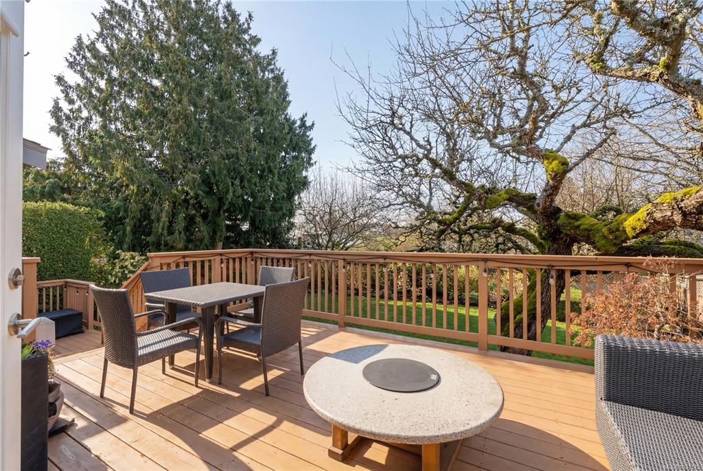 Third View of 2275 Allenby St, Oak Bay, BC, V8R 3C4