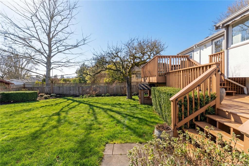 Fourth View of 2275 Allenby St, Oak Bay, BC, V8R 3C4