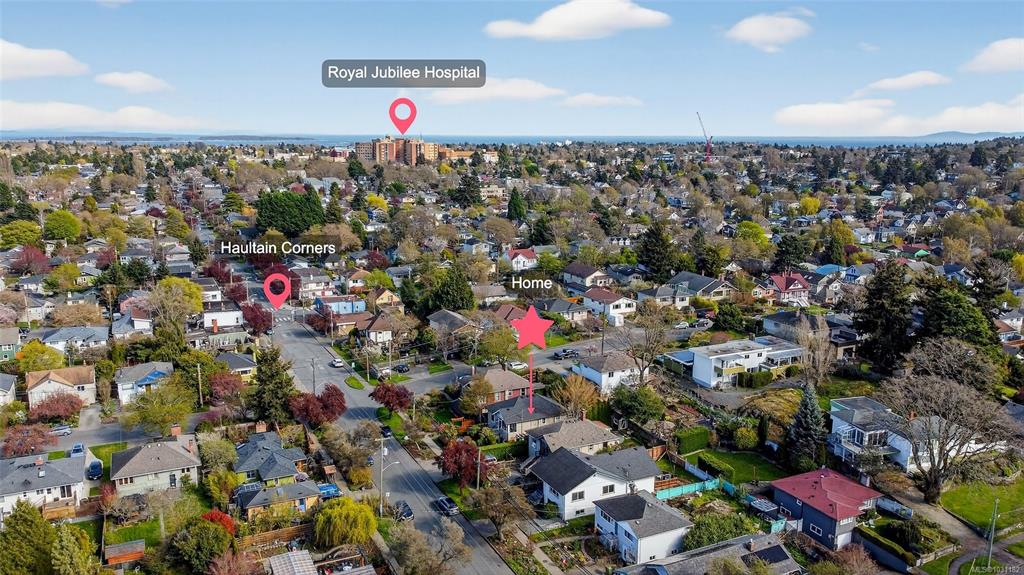 Third View of 1419 Haultain St, Victoria, BC, V8R 2J6