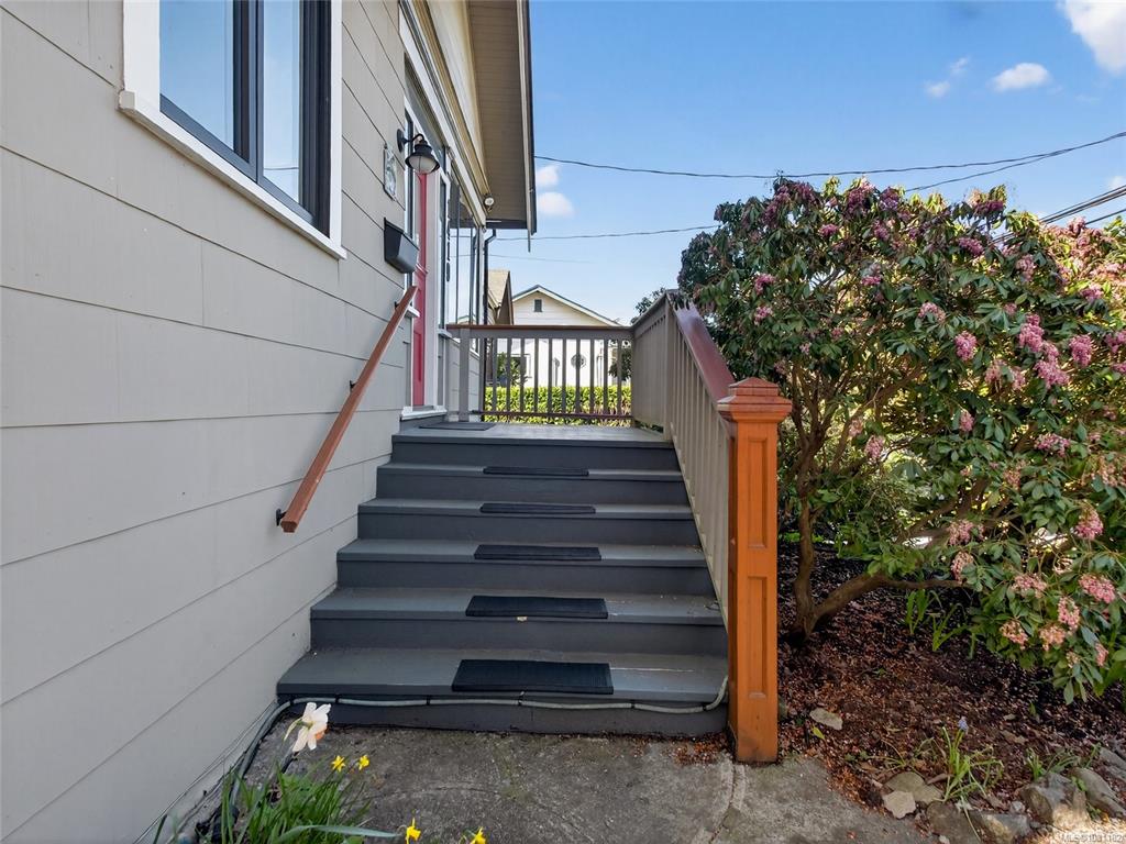 Fifth View of 1419 Haultain St, Victoria, BC, V8R 2J6