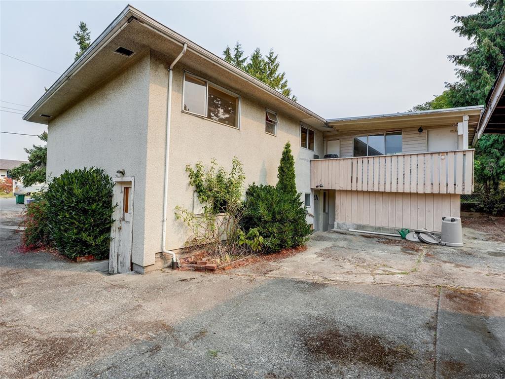 Third View of 723 Genevieve Rd, Saanich, BC, V8X 3R5