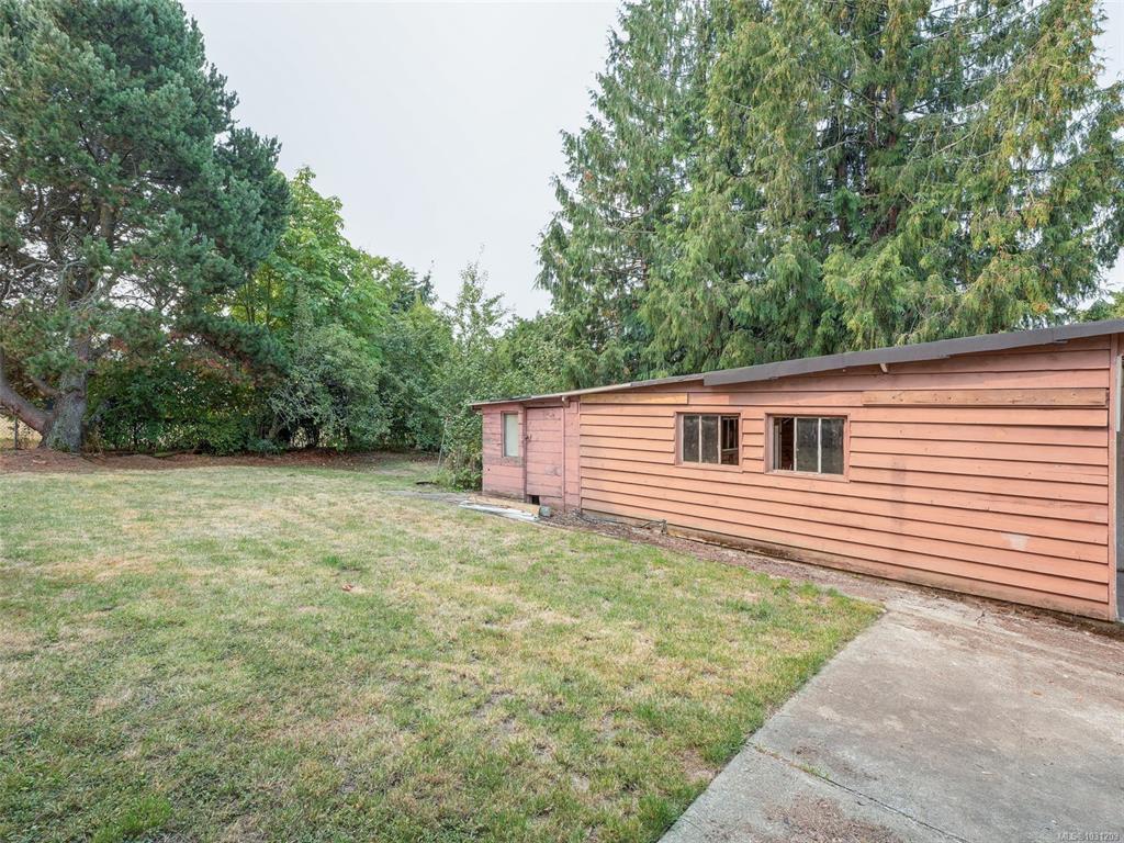 Fifth View of 723 Genevieve Rd, Saanich, BC, V8X 3R5