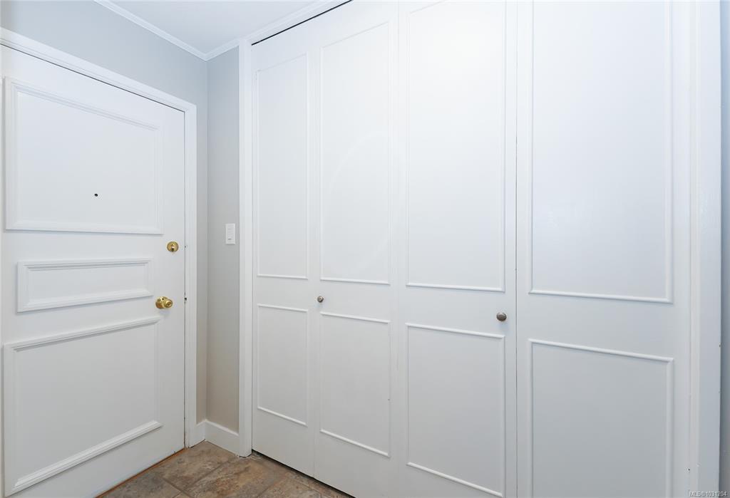 Fourth View of 964 Heywood Ave, Victoria, BC, V8V 2Y5