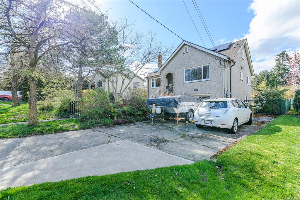 Third View of 3090 Balfour Ave, Victoria, BC, V9A 1R8