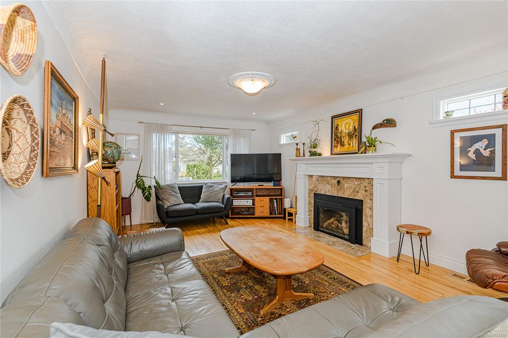 Fifth View of 3090 Balfour Ave, Victoria, BC, V9A 1R8