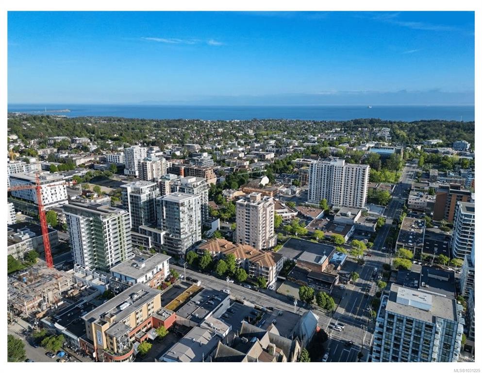 Third View of 935 Johnson St, Brookman Place, Victoria, BC, V8V 3N5