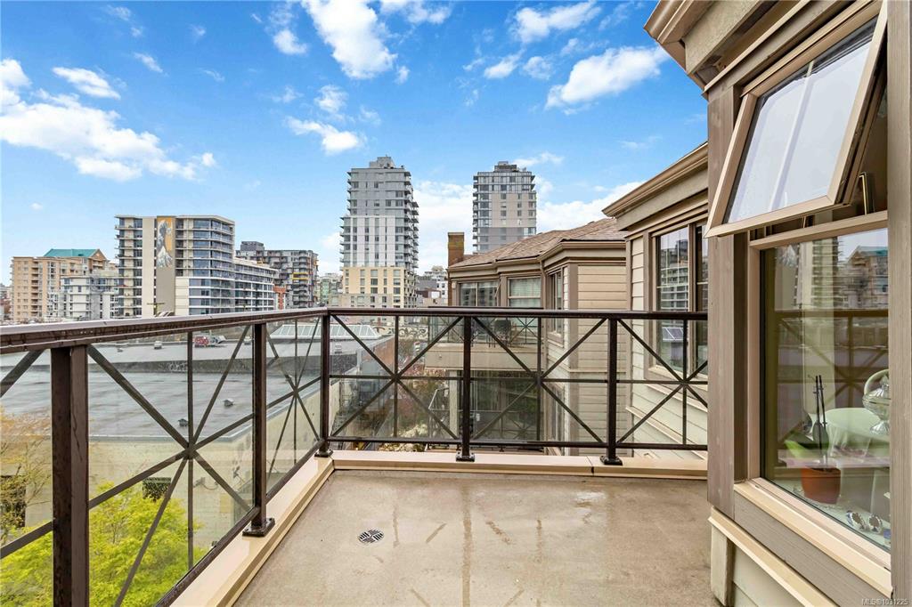 Fifth View of 935 Johnson St, Brookman Place, Victoria, BC, V8V 3N5