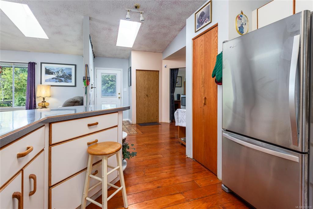 Fifth View of 2186 Waveland Rd, Courtenay, BC, V9J 1X8