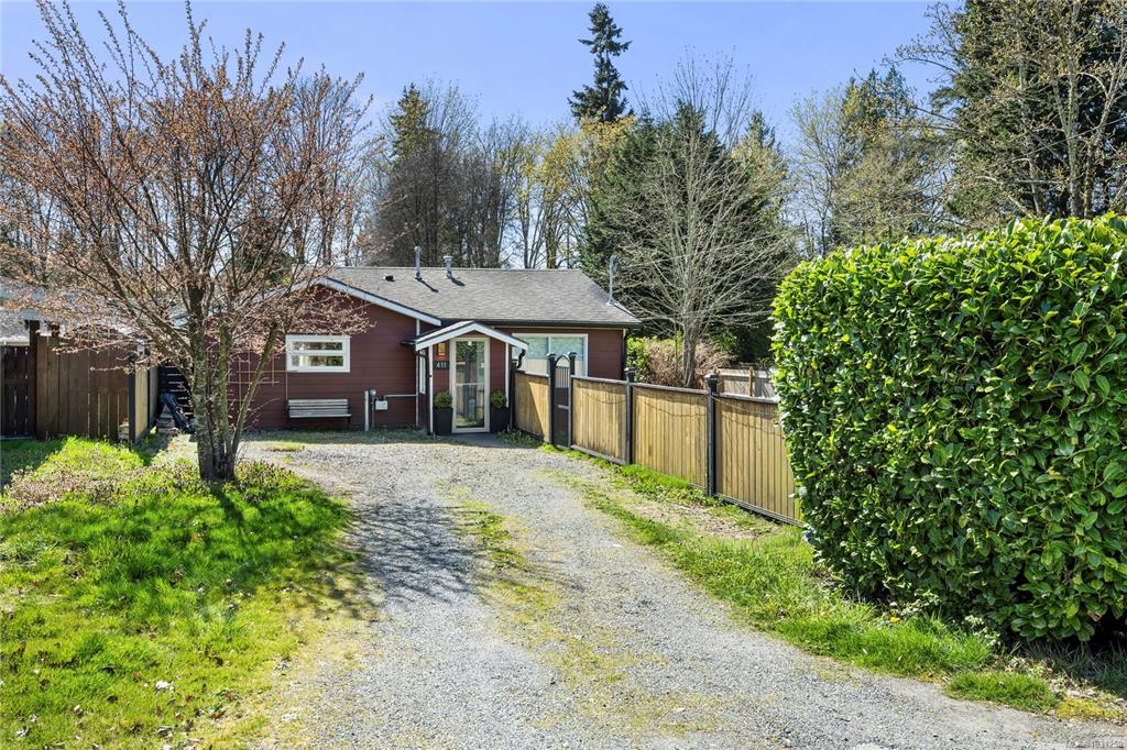 Second View of 411 Seventh St, Nanaimo, BC, V9R 1E4