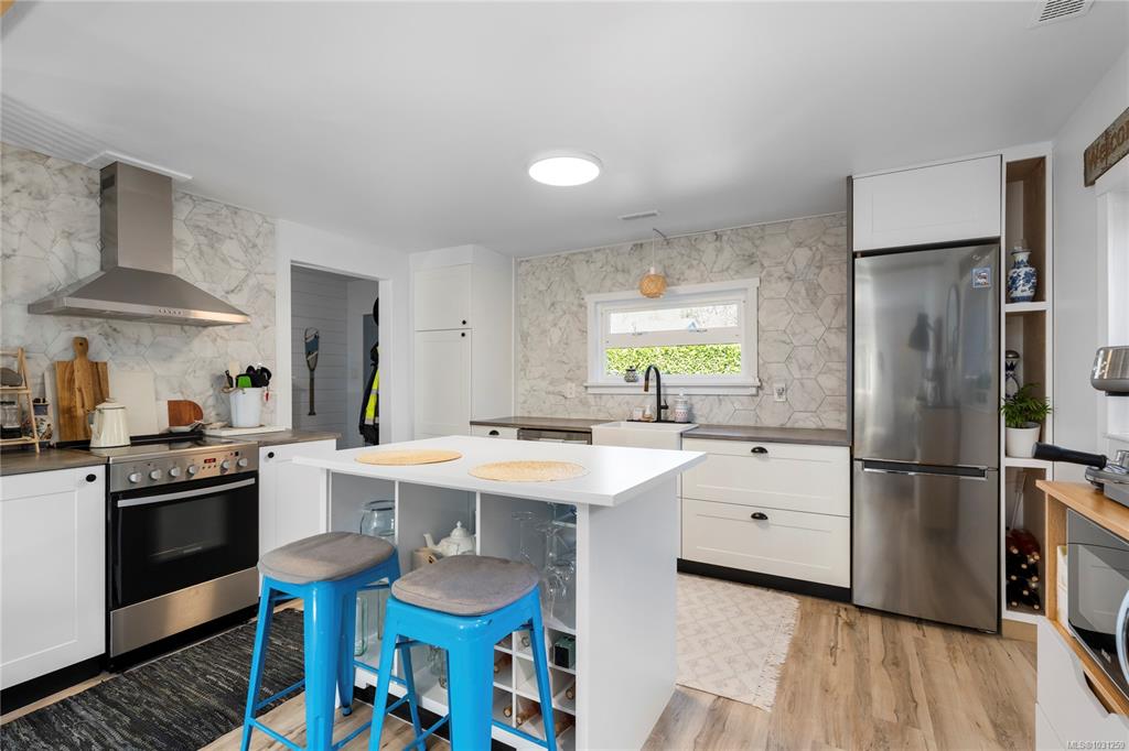 Fifth View of 411 Seventh St, Nanaimo, BC, V9R 1E4