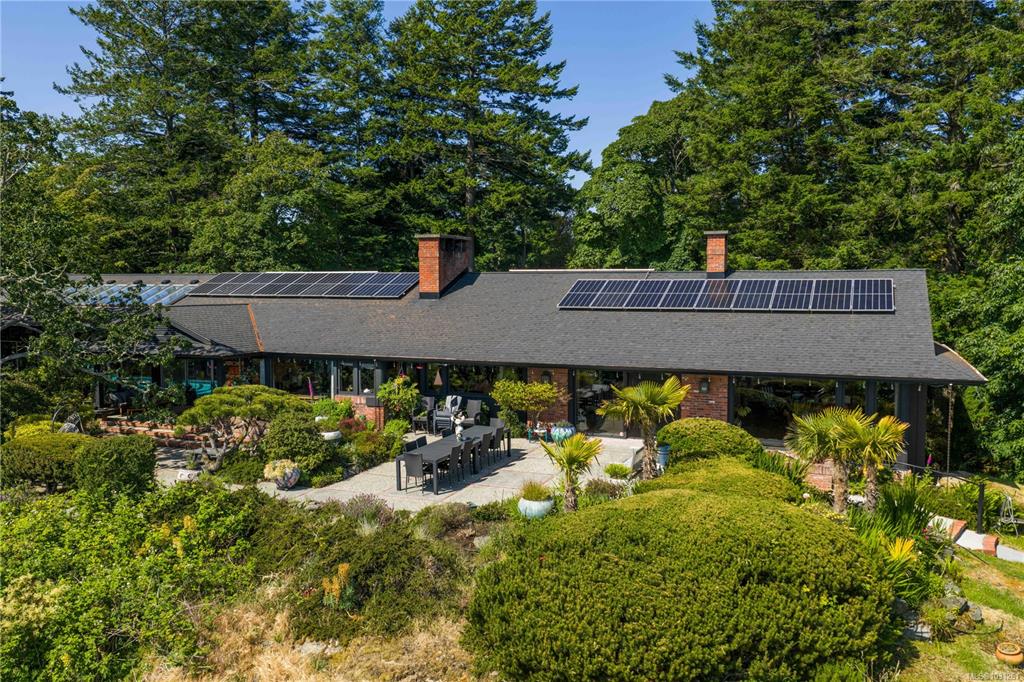 Second View of 1996 Ferndale Rd, Saanich, BC, V8N 2Y6