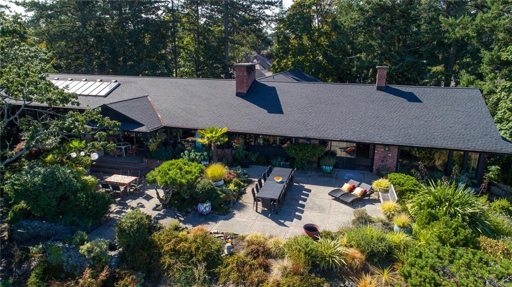 Third View of 1996 Ferndale Rd, Saanich, BC, V8N 2Y6