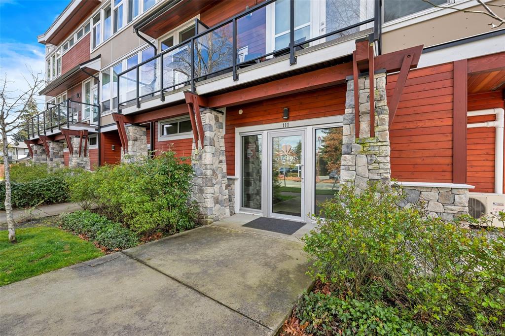 MLS® listing #30971421 for sale located at 689 Hoffman Ave