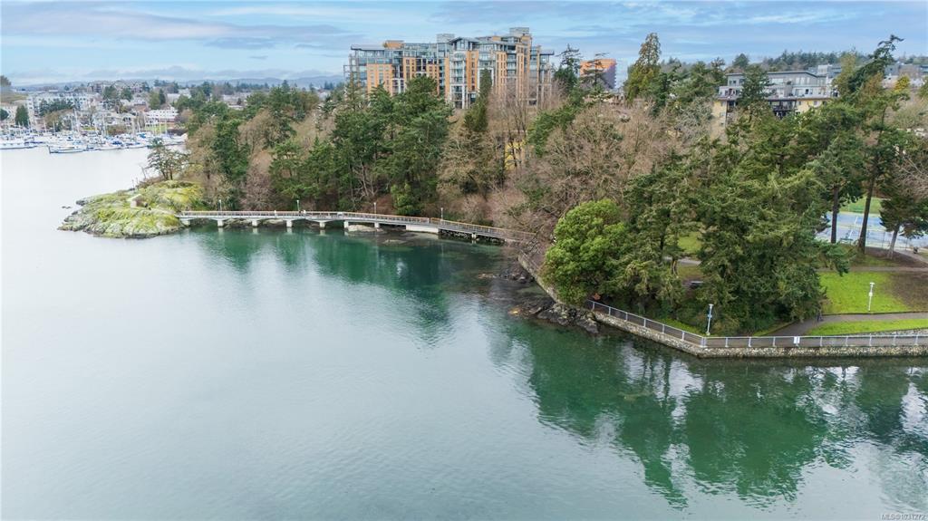 532 Bowlsby Pl, 1031272, BC,