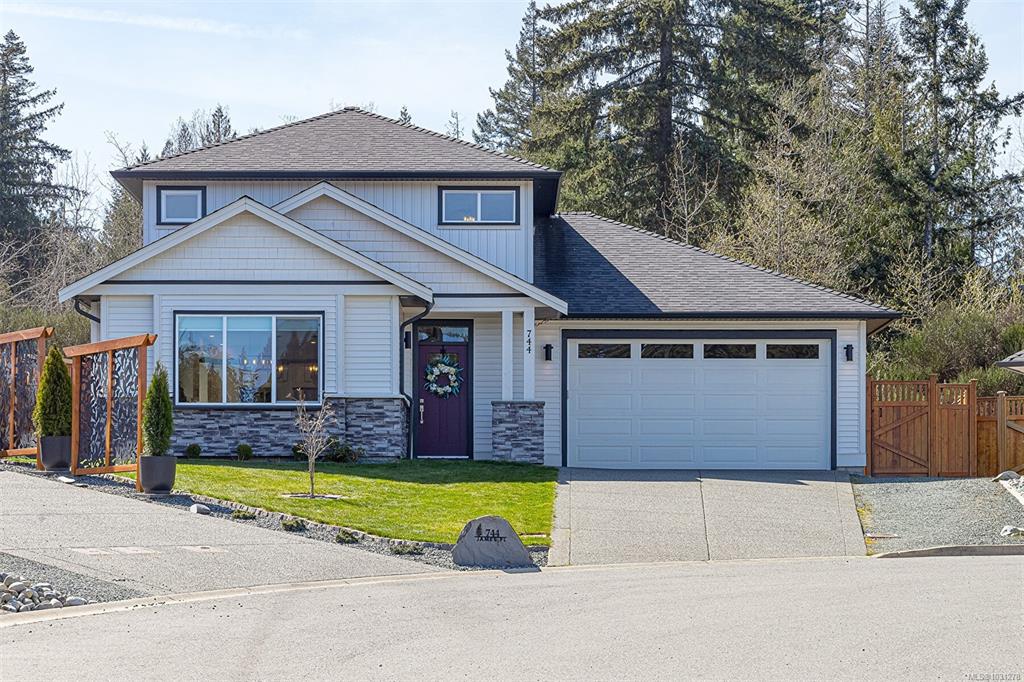 Third View of 744 James Pl, Ladysmith, BC, V9G 0A5