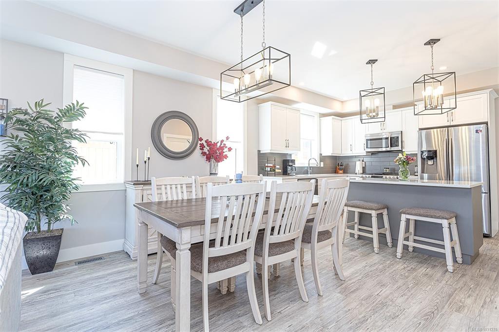 Fifth View of 744 James Pl, Ladysmith, BC, V9G 0A5