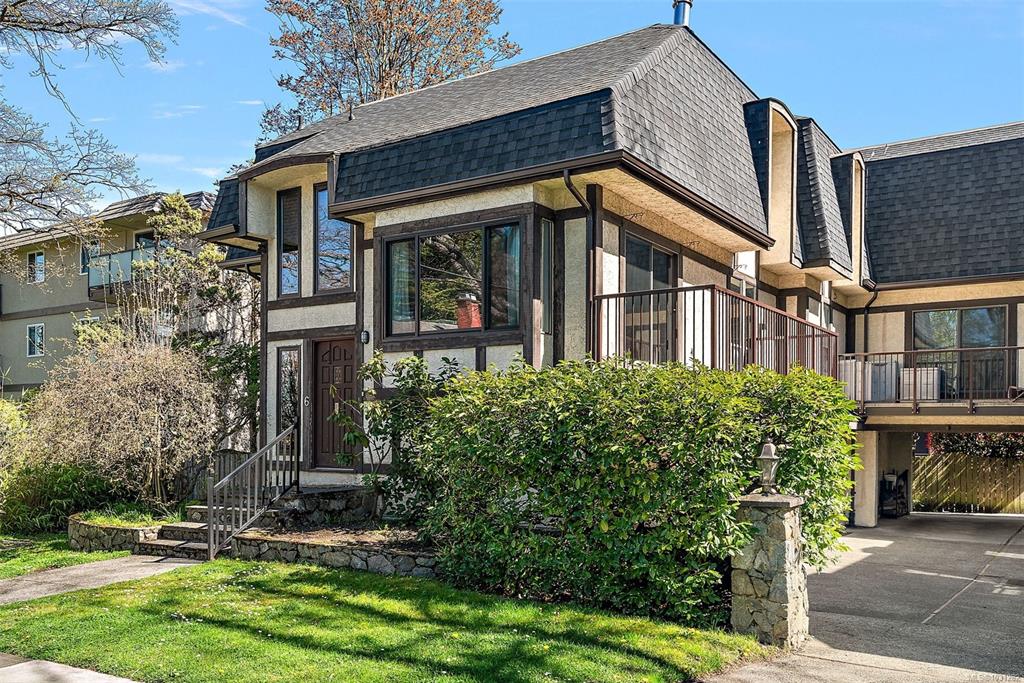 Third View of 1464 Fort St, Victoria, BC, V8S 1Z5