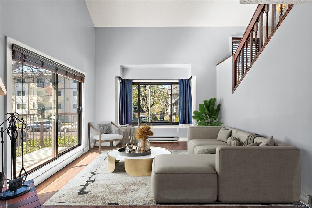 Fifth View of 1464 Fort St, Victoria, BC, V8S 1Z5