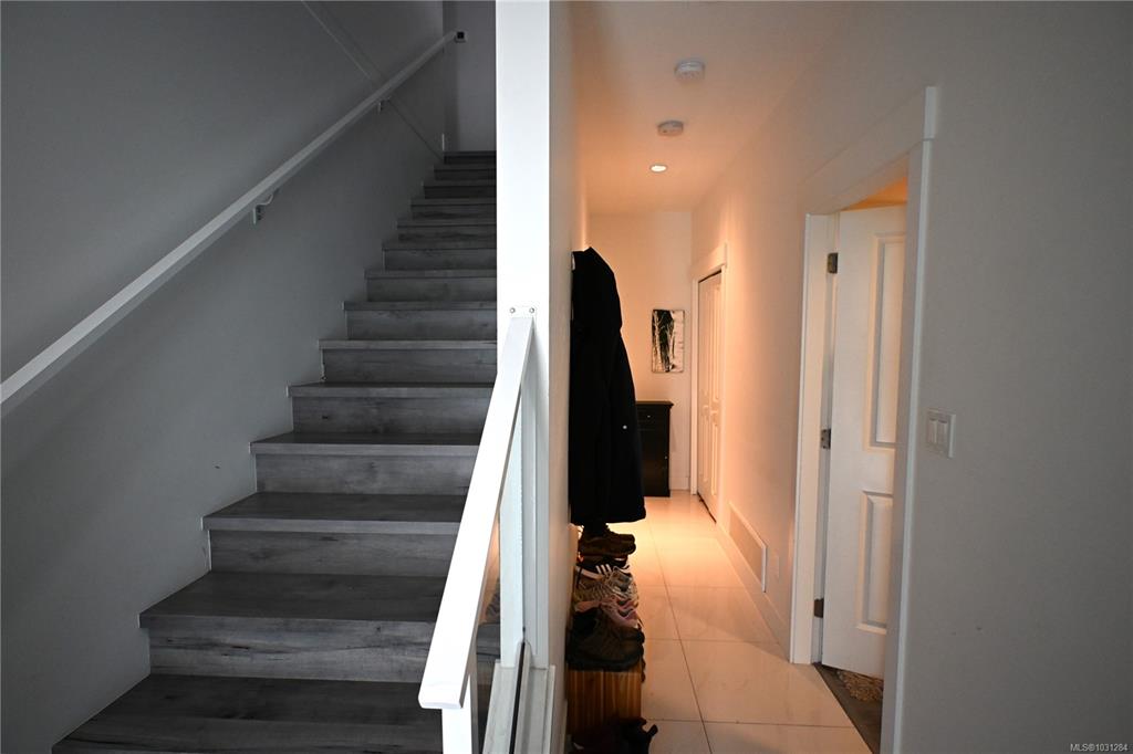 Third View of 1656 Roberta Rd S, Nanaimo, BC, V9X 0B6