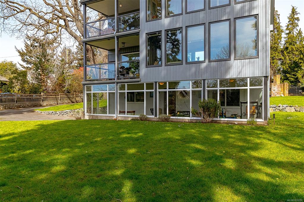 Fifth View of 801 Langham Crt, Victoria, BC, V8V 4J3