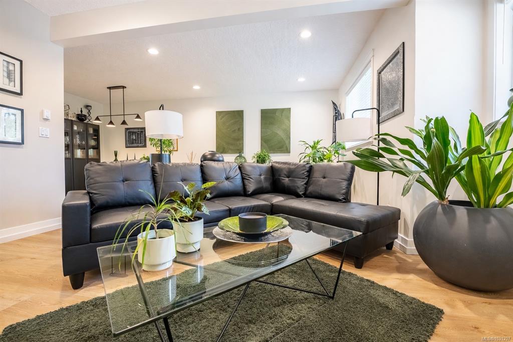 Fifth View of 1924 Maple Ave S, Sooke, BC, V9Z 1J8