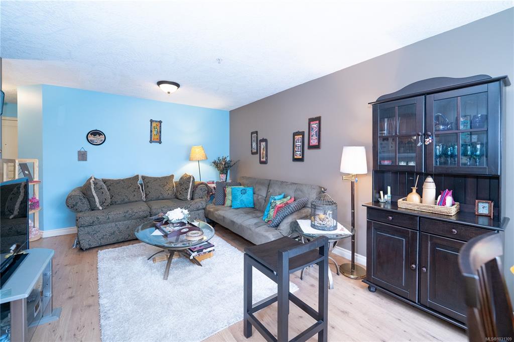 Third View of 2527 Quadra St, Maple Terrace, Victoria, BC, V8T 4E1