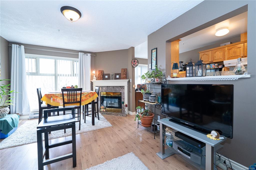 Fourth View of 2527 Quadra St, Maple Terrace, Victoria, BC, V8T 4E1