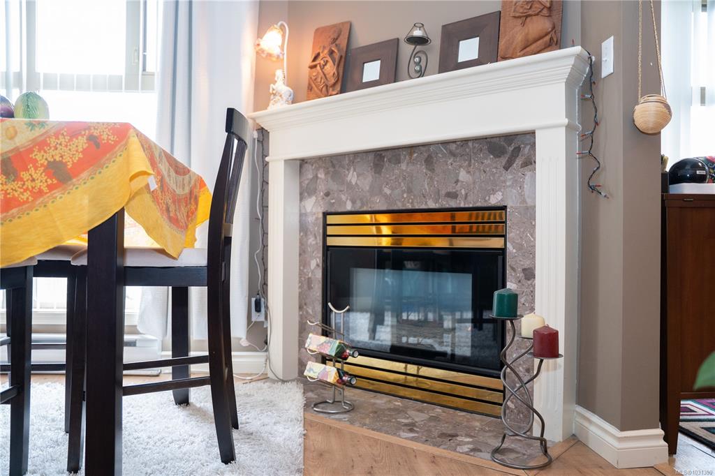 Fifth View of 2527 Quadra St, Maple Terrace, Victoria, BC, V8T 4E1