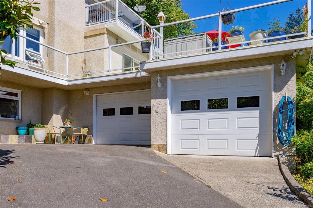 Third View of 4964 Lochside Dr, Saanich, BC, V8Y 2E4