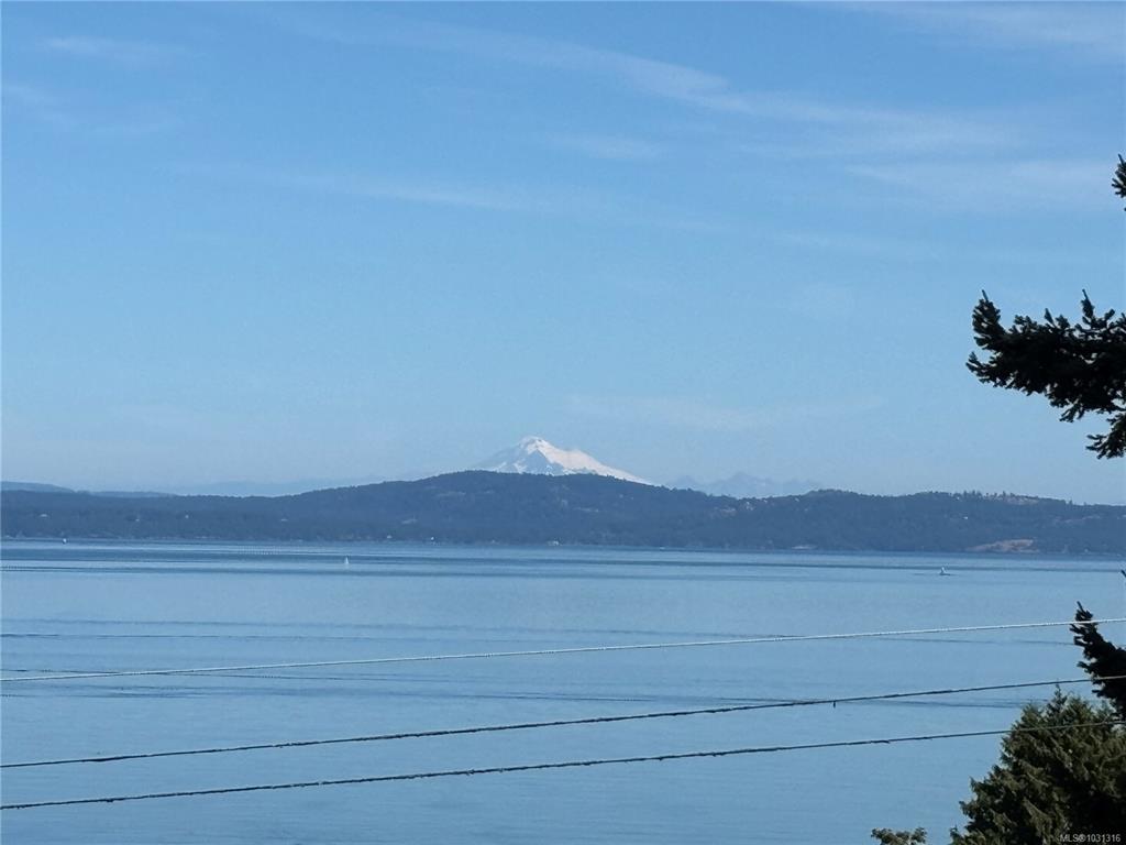 Fourth View of 4964 Lochside Dr, Saanich, BC, V8Y 2E4