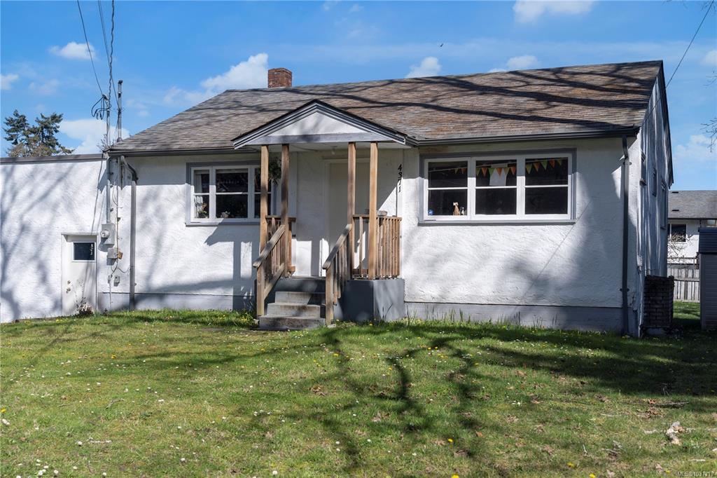 Second View of 4371 Shelbourne St, Saanich, BC, V8N 3G4