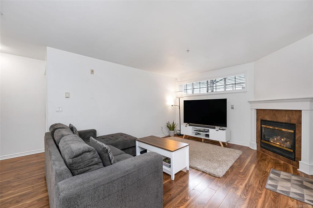 Third View of 1371 Hillside Ave, Sterling Court, Victoria, BC, V8T 2B3