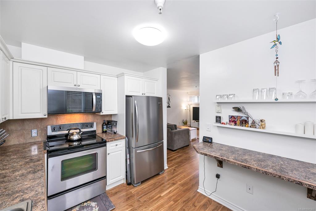 Fifth View of 1371 Hillside Ave, Sterling Court, Victoria, BC, V8T 2B3