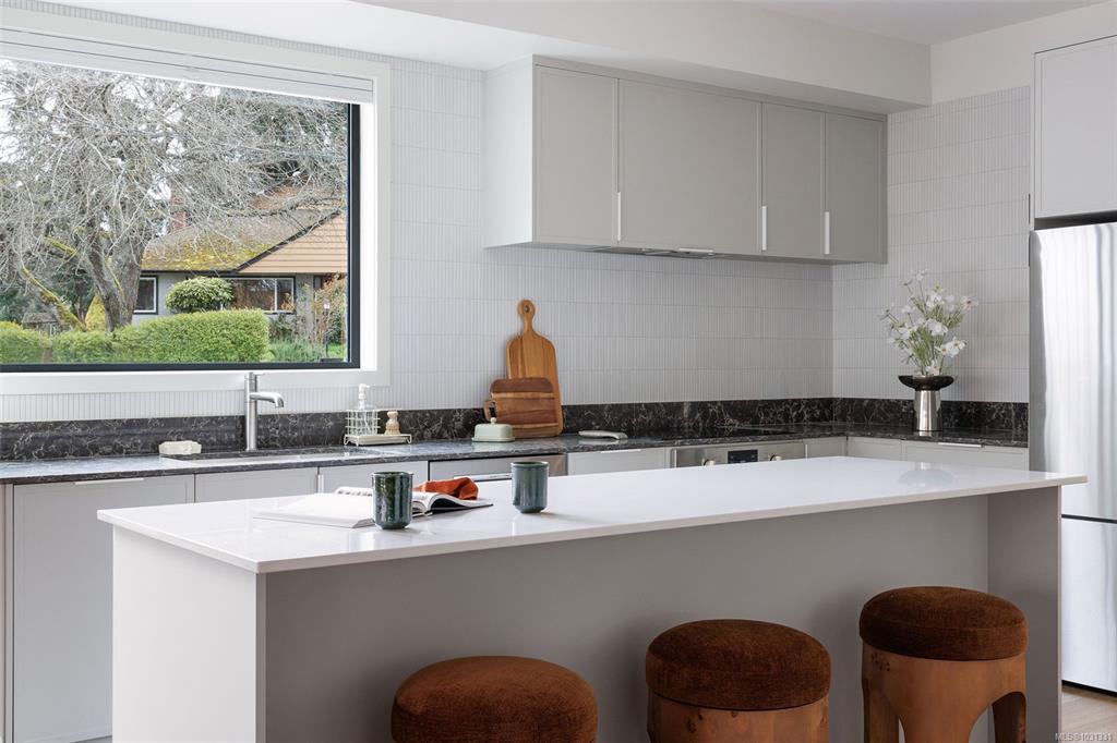 Second View of 1520 Louise Pl, Harper, Saanich, BC, V8P 2T8